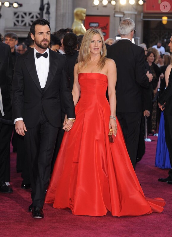 Jennifer Aniston et Justin Theroux amoureux à la 85e cérémonie des Oscars à Hollywood, le 24 février 2013.