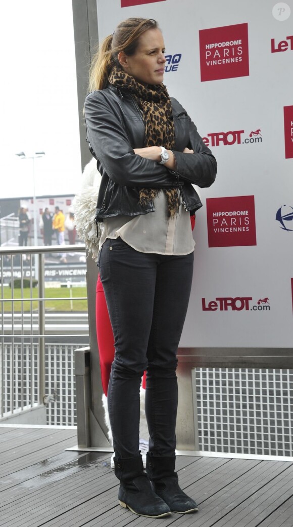 Laure Manaudou présidait la Cérémonie de remise des trophées de la Casaq Ligue dans le froid de l'hippodrome de Paris-Vincennes le 2 mars 2013