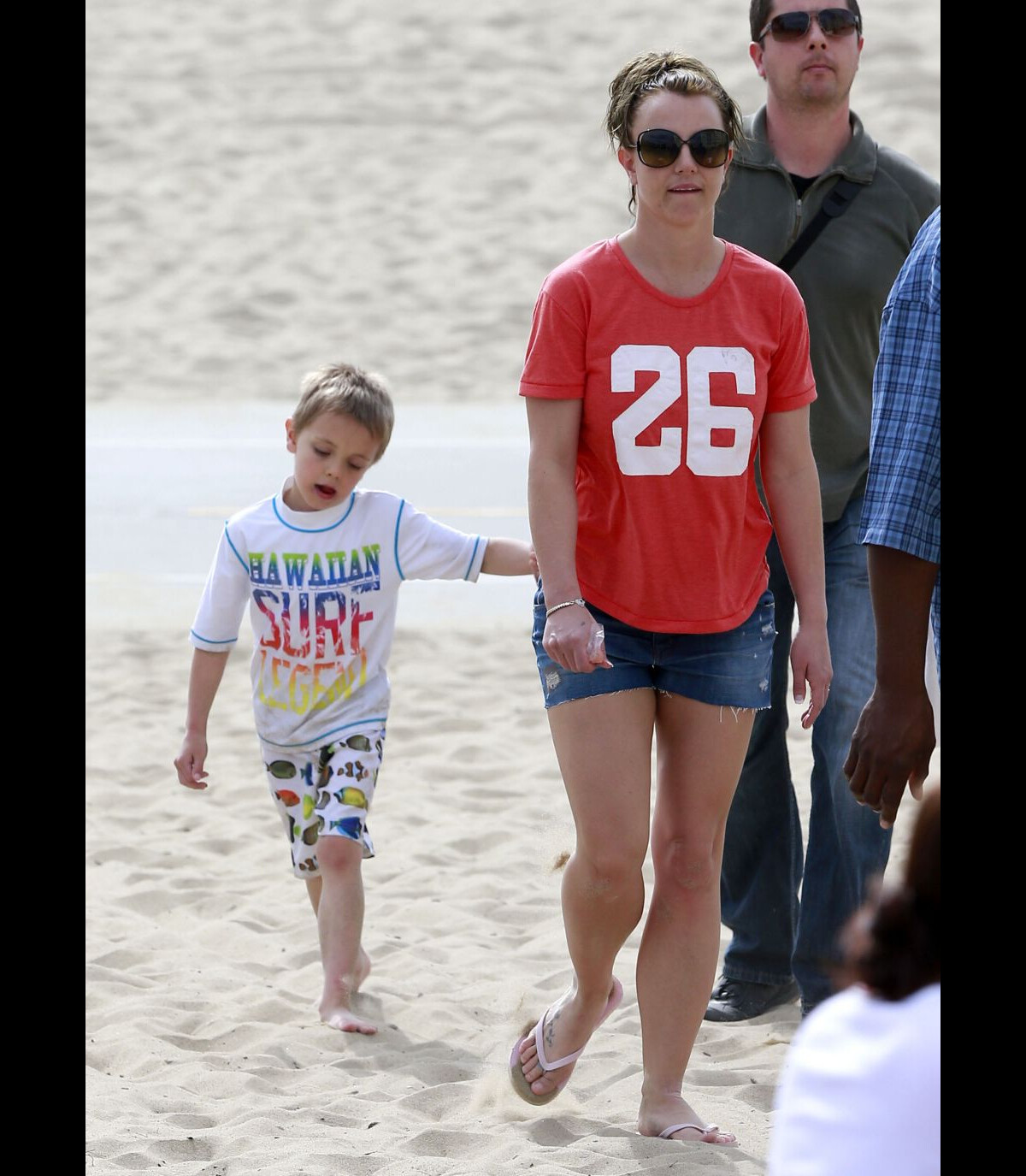 Vidéo Britney Spears Passe Une Journée à La Plage Avec Ses Fils Sean Et Jayden Federline à 2252