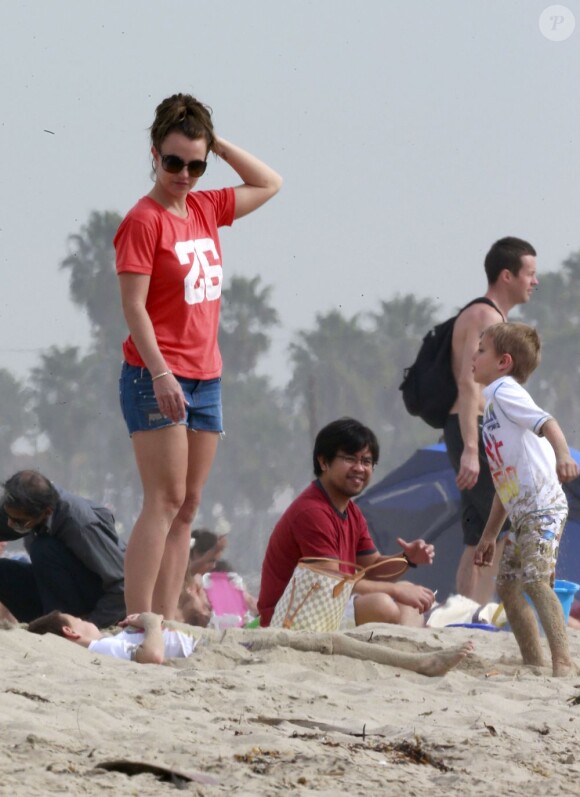 Britney Spears avec ses fils, Sean et Jayden Federline sur la plage de Santa Barbara, le 2 mars 2013.