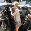 Charlize Theron emmène son fils chez le coiffeur à Beverly Hills, le 2 mars 2013.