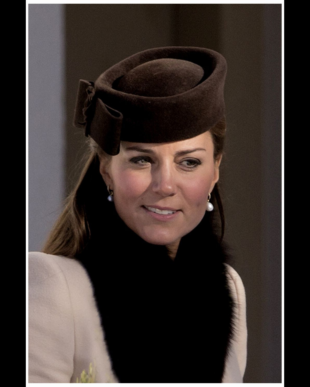 Photo : Kate Middleton, enceinte, assiste au mariage de Laura ...