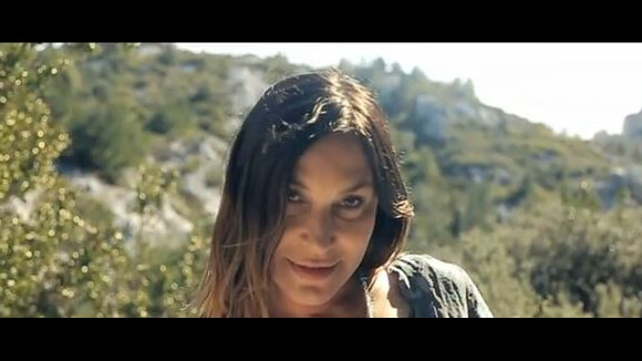 Zazie : Mélancolique, torturée et sous le soleil pour le clip de ''Cyclo''