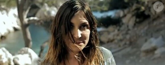 La chanteuse Zazie dans le clip de son dernier clip intitulé Cyclo. L'album sera disponible le 18 mars 2013.