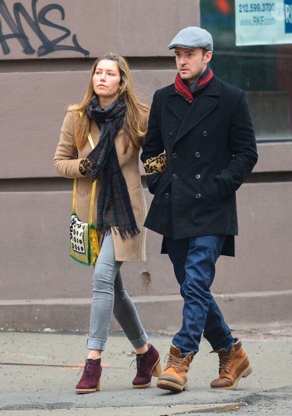 Justin Timberlake et l'actrice Jessica Biel se promènent, main dans la main, dans les rues de New York, le 1er Mars 2013.