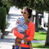 La belle Alessandra Ambrosio, son fils Noah et sa fille Anja à Los Angeles, le 4 mars 2013. La petite famille va rendre visite à des amis.