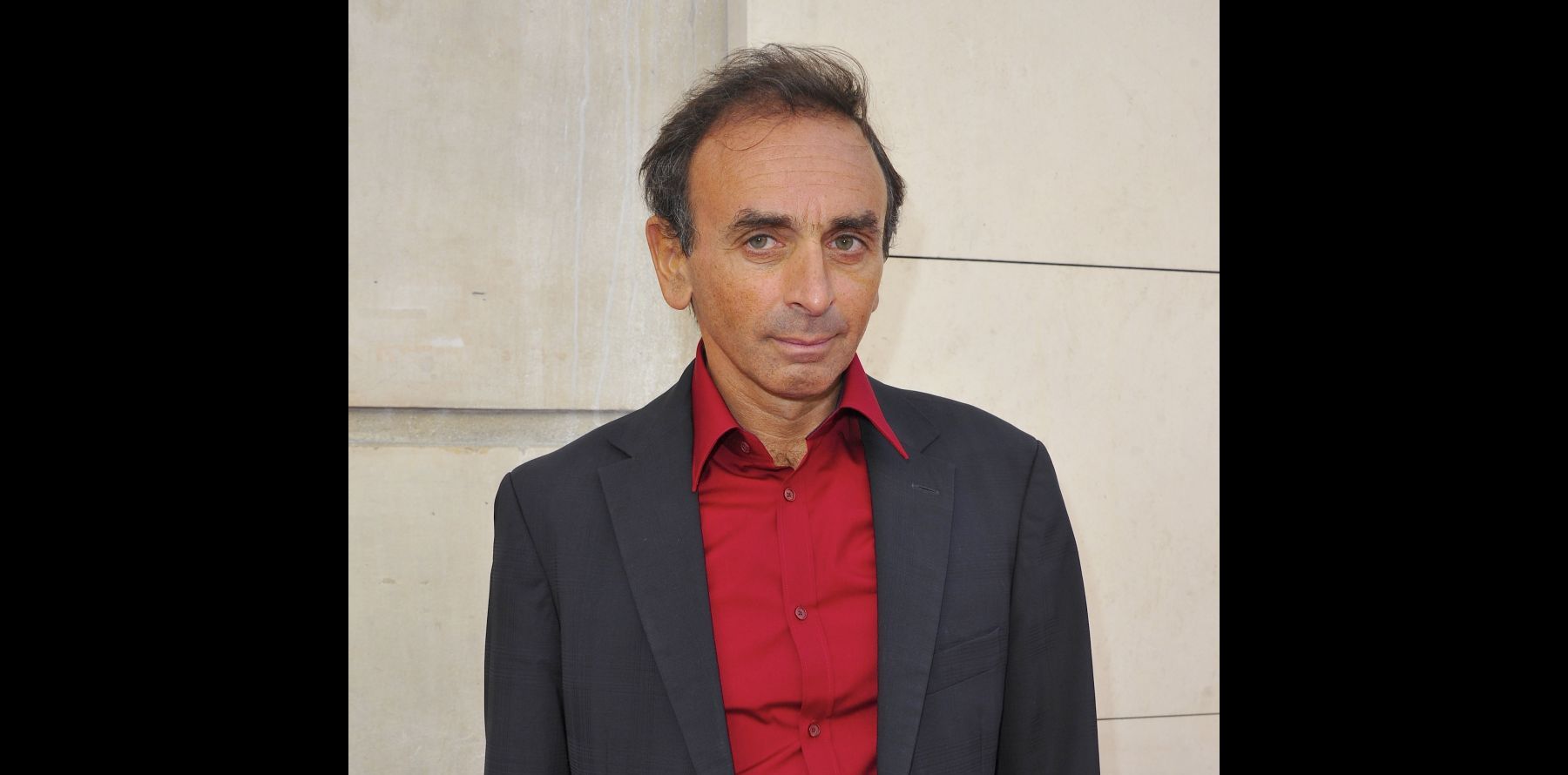 Qui Est Le Père De éric Zemmour Eric Zemmour : Effondré par la mort de son père Roger, il annule son