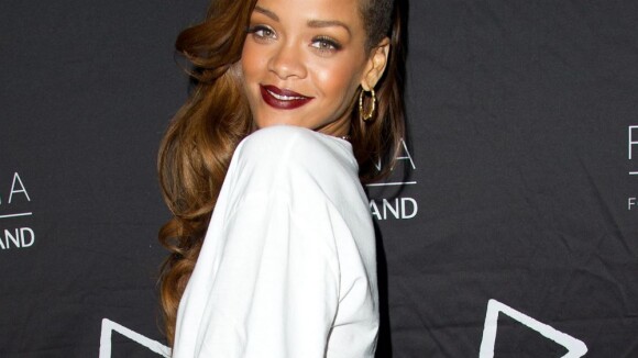 Rihanna : Star de son défilé, elle se dévoile en string sur Instagram !