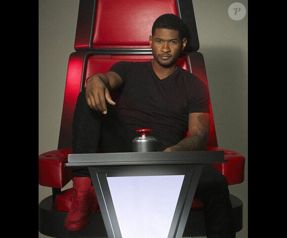 Usher pose pour la promo de la 4e saison de The Voice, sur NBC dès le 25 mars 2013.