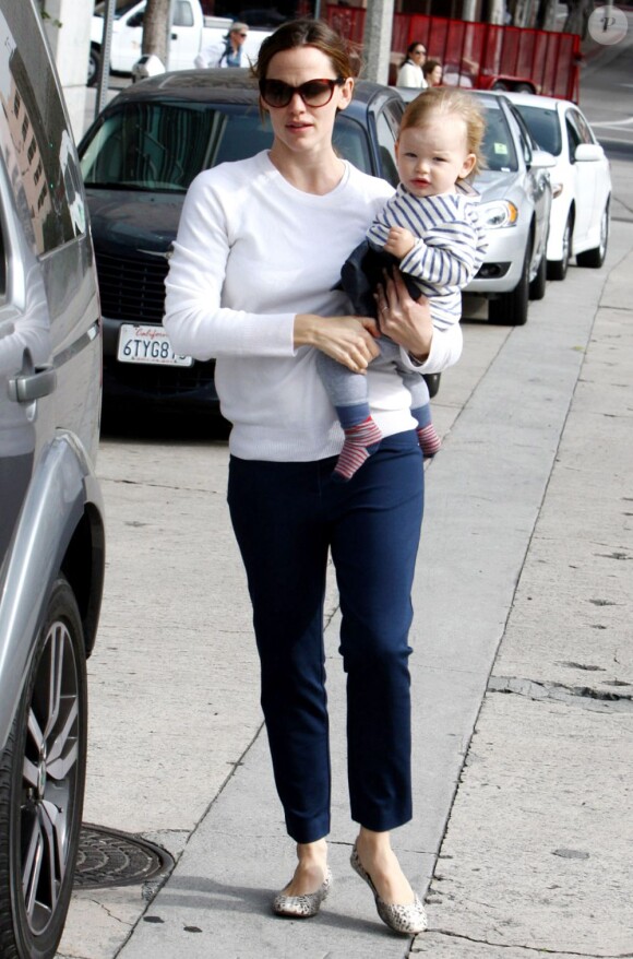 Jennifer Garner et son fils Samuel le 5 mars 2013 dans les rues de Los Angeles