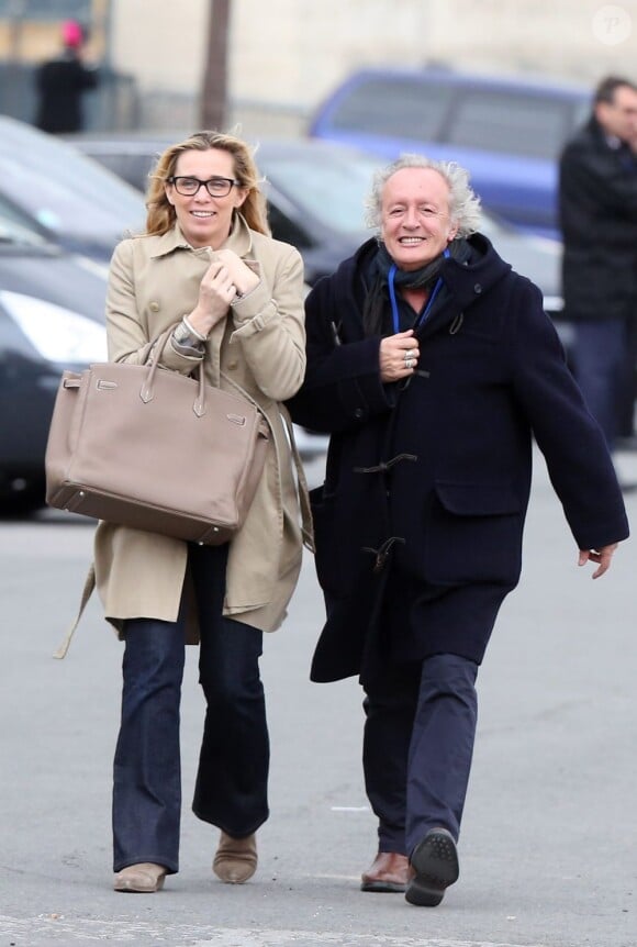 Didier Barbelivien et sa compagne Laure à Paris, le 15 avril 2012. 