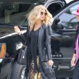 Fergie, enceinte, a affiché son  baby-bump  en compagnie d'une amie dans les rues de Beverly Hills, le 6 mars 2013.