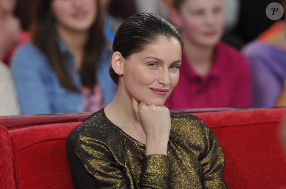 Laetitia Casta lors de l'émission Vivement Dimanche à Paris le 19 décembre 2012, diffusée le 30 décembre 2012.