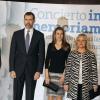 Le prince Felipe et la princesse Letizia aux côtés de Maria del Mar Blanco, présidente de la Fondation des Victimes du terrosrisme, à la 11e édition du concert in memoriam, à Madrid, le 7 mars 2013.