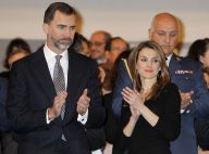 Letizia d'Espagne, resplendissante au bras du prince, fait son devoir de mémoire