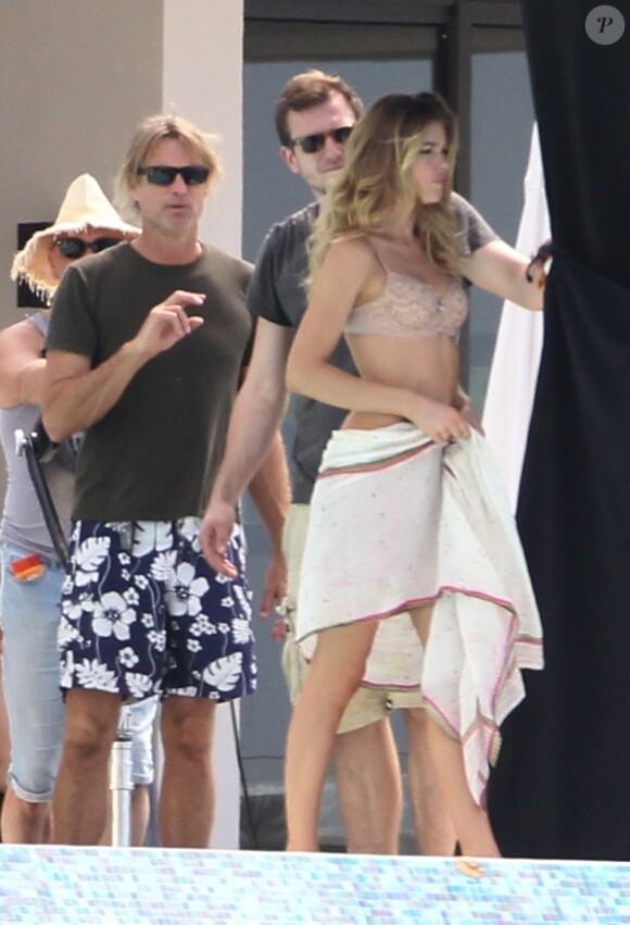 Doutzen Kroes en shooting photo pour Victoria's Secret à Saint-Barthélémy, le 5 mars 2013.