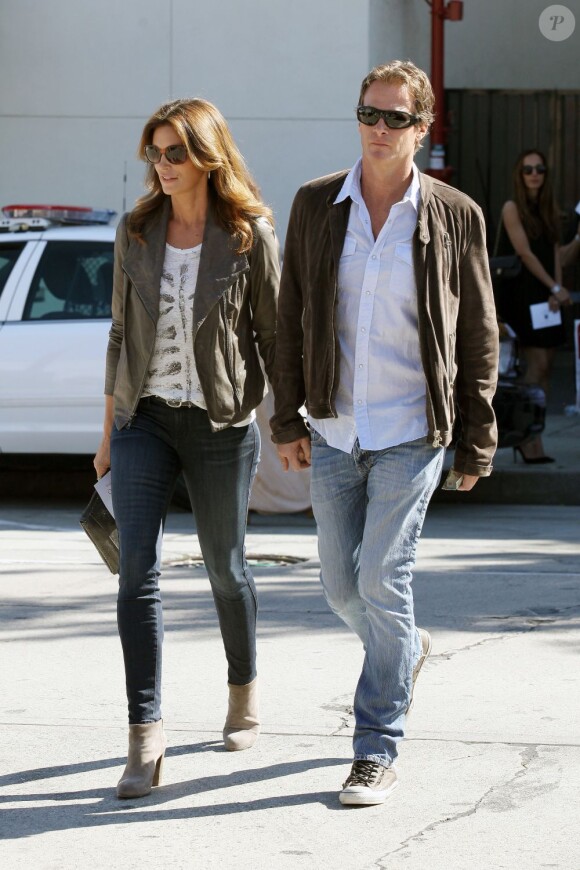 La belle Cindy Crawford et son mari Rande Gerber se promènent à L.A. le 10 mars 2013