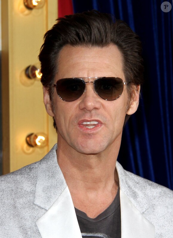 Jim Carrey looké pour la première du film The Incredible Burt Wonderstone au TCL Chinese Theatre à Hollywood, le 11 mars 2013.
