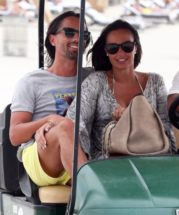 Tamara Ecclestone et son fiancé Jay Rutland amoureux sous le soleil de Miami le 12 mars 2013 du côté de Casa Tua