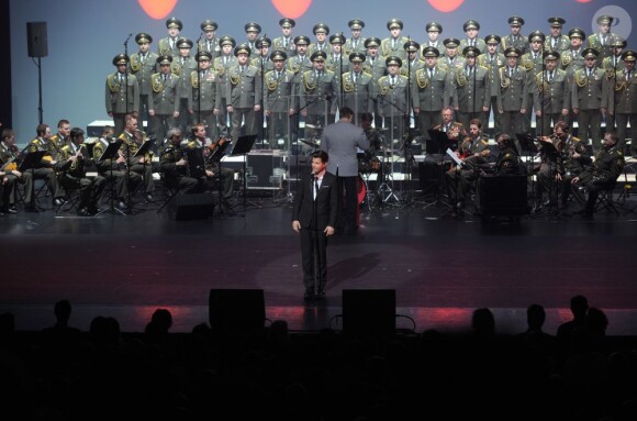 Exclusif - Vincent Niclo était en concert, du 8 au 10 mars, avec les choeurs de l'Armée Rouge au Palais des Congrés à Paris, le 8 mars 2013.