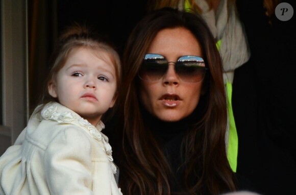 Victoria Beckham et sa petite Harper Seven le 9 mars 2013 à Paris