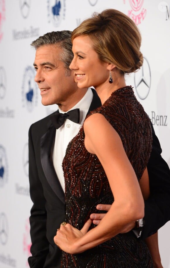 George Clooney et Stacy Keibler lors d'un gala de charité le 20 octobre 2012 à Beverly Hills