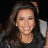 Eva Longoria, souriante et tout de noir vêtue, se rend au Bootsy Bellows avec des amis pour y fêter son anniversaire. West Hollywood, le 16 mars 2013.