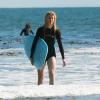 Exclusif - Ireland Baldwin sort de l'eau après une séance surf à Malibu, le 10 mars 2013.