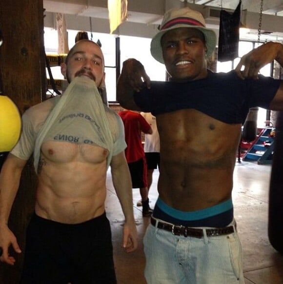 Le boxeur Peter Quillin a posté sur Instagram cette photo de Shia LaBeouf et lui dans une salle d'entrainement.