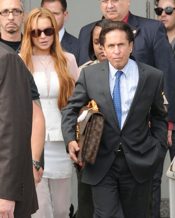 L'actrice Lindsay Lohan était jugée devant la cour de justice de Los Angeles, le 18 mars 2013. L'actrice de 26 ans, accompagnée de son avocat Mark Heller, a echapé à la prison mais pas à la cure de rehab.