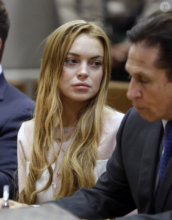 Lindsay Lohan durant son procès devant la cour de justice de Los Angeles, le 18 mars 2013. L'actrice de 26 ans, accompagnée de son avocat Mark Heller, a échappé à la prison mais pas à la cure de rehab.