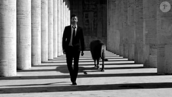 Eric Bana dans le clip publicitaire pour le parfum Bulgari pour homme.
