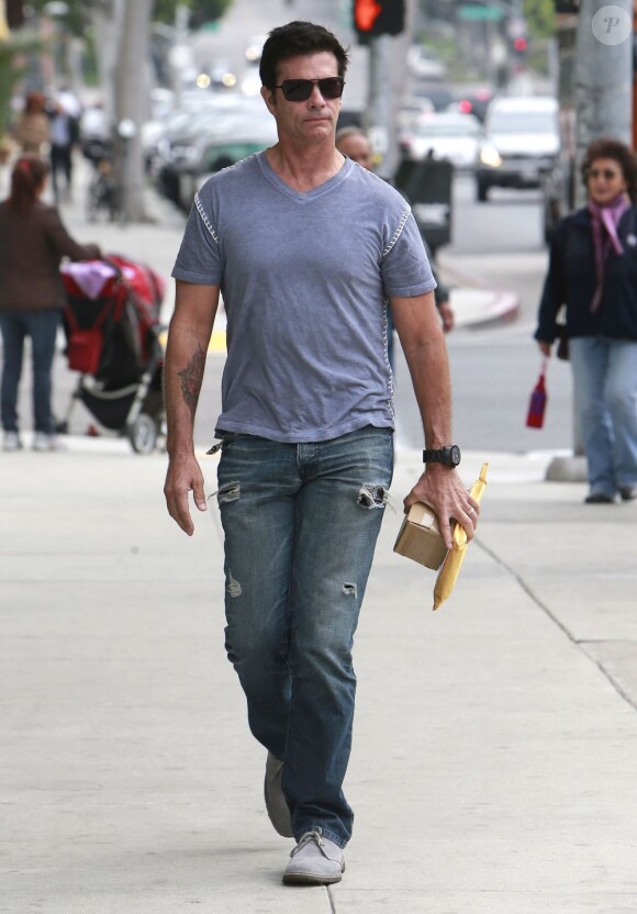 Lorenzo Lamas dans les rues de Beverly Hills, le 18 mars 2013.