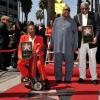 Stevie Wonder au côté d'Eddie Willis et Jack Ashford, anciens membres des Funk brothers à Los Angeles, le 21 mars 2013.