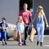 Gwyneth Paltrow avec Chris Martin et leurs enfants à Culver City le 25 octobre 2012