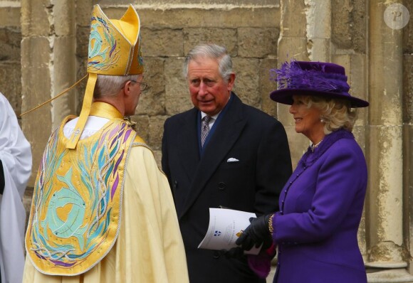 Charles et Camilla saluent Justin Welby, nouveau primat de l'Eglise d'Angleterre. Justin Welby était intronisé le 21 mars 2013 par l'archidiacre Sheila Watson en la cathédrale de Canterbury, en présence notamment du prince Charles et de son épouse Camilla Parker Bowles.