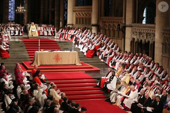 Justin Welby, nouvel archevêque de Canterbury et primat de l'Eglise d'Angleterre, était intronisé le 21 mars 2013 par l'archidiacre Sheila Watson en la cathédrale de Canterbury, en présence notamment du prince Charles et de son épouse Camilla Parker Bowles.
