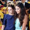 Kristen Stewart et Selena Gomez lors de la 26ème édition des Kids' Choice Awards, le samedi 23 mars à Los Angeles.
