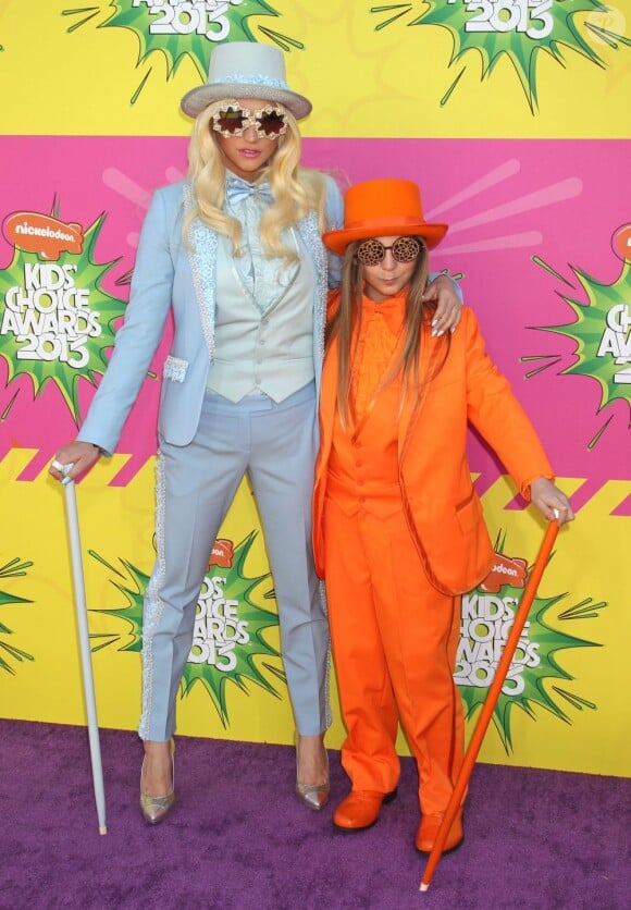 Kesha et son petit-frère lors de la 26ème édition des Kids' Choice Awards, le samedi 23 mars à Los Angeles.