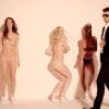 Robin Thicke, en womanizer brûlant, convie trois good girls nues et délurées dans le clip de Blurred Lines (mars 2013), nouveau single avec Pharell Williams et T.I.
