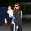Victoria Beckham, sa fille Harper et ses fils Brooklyn, Romeo et Cruz s'offrent une escapade à Los Angeles. Ici, à l'aéroport LAX lors de leur arrivée. Le 28 mars 2013
