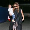 Victoria Beckham, sa fille Harper et ses fils Brooklyn, Romeo et Cruz s'offrent une escapade à Los Angeles. Ici, à l'aéroport LAX lors de leur arrivée. Le 28 mars 2013