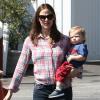 Jennifer Garner se promène avec ses enfants Violet, Seraphina et Samuel à Los Angeles, le 28 mars 2013.