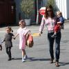 Jennifer Garner se promène avec ses enfants Violet, Seraphina et Samuel à Los Angeles, le 28 mars 2013.