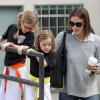 Jennifer Garner est allée chercher ses filles à la sortie de leur cours de karaté à Brentwood, le 29 mars 2013.