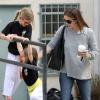 Jennifer Garner et ses filles à Brentwood, le 29 mars 2013.