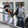 Jennifer Garner est allée chercher ses filles à la sortie de leur cours de karaté à Brentwood, Los Angeles, le 29 mars 2013.