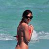 Shannon De Lima, ravissante Vénézuélienne et ex-petite amie du chanteur Marc Anthony, dévoile sa superbe plastique sur la plage de l'hôtel The Setai à Miami au cours d'une après-midi avec des amis. Le 30 mars 2013.