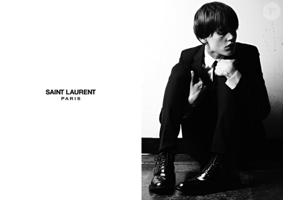 Saskia de Brauw photographié par Hedi Slimane pour la campagne Saint Laurent homme printemps-été 2013.
