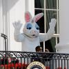 La lapin de Pâques et le mini-président des États-Unis pour la traditionnelle chasse aux oeufs de la Maison Blanche, le 1er avril 2013.